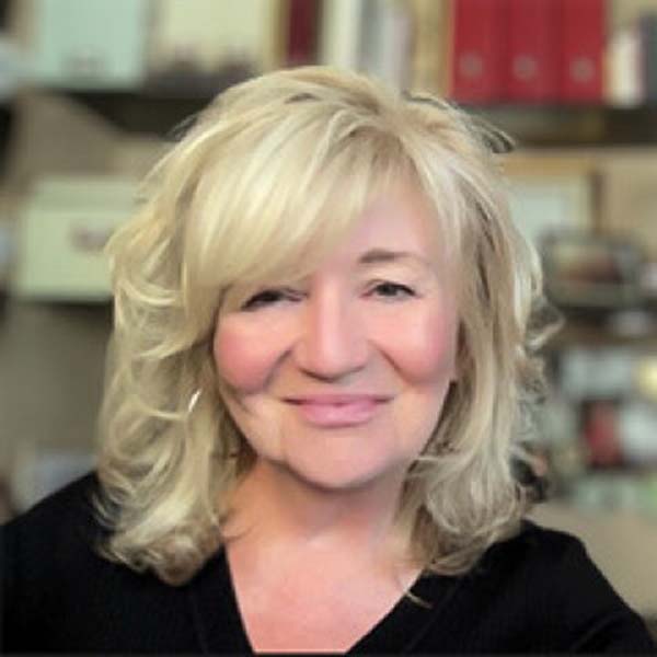 Elizabeth headshot June 2024